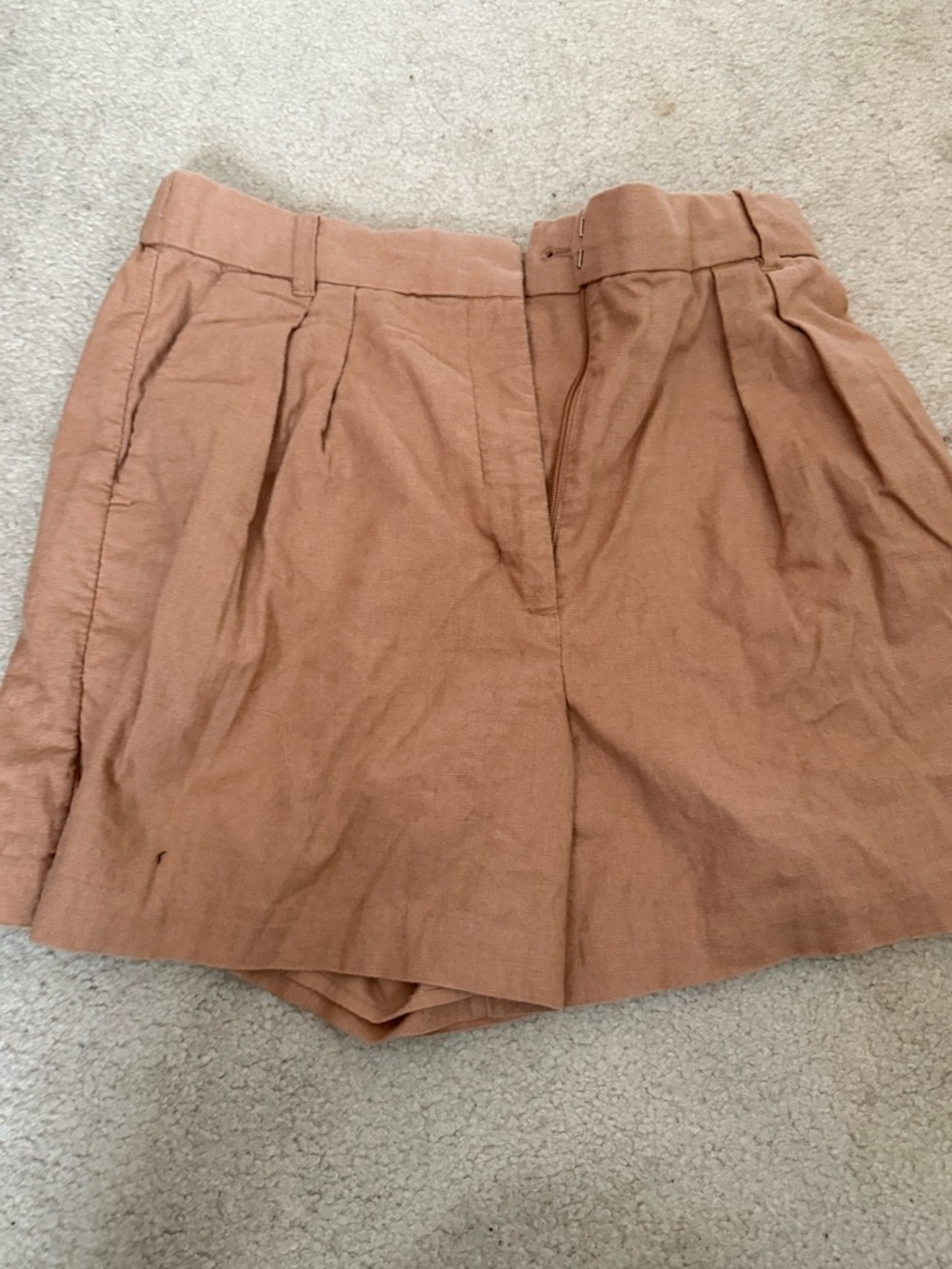Abercrombie & Fitch Pleated High-Waist Rust Shorts